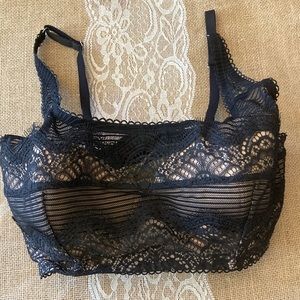Victoria secret 34DD sexy black lace bra like new